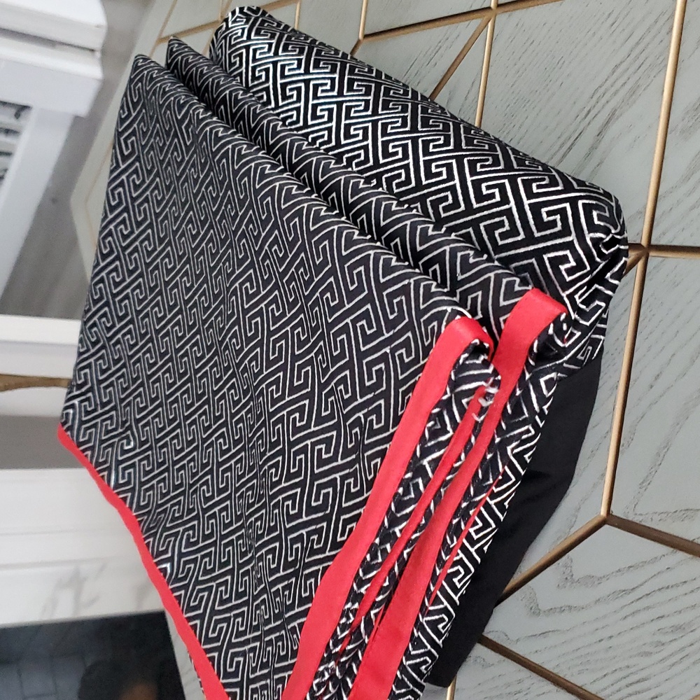 Whole Home Black Silver Geometric Patterned Red Trim Queen 2 Shams And Bed Skirt